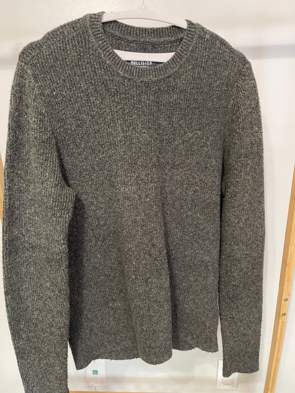 Hollister Men's Olive Green Crewneck Sweater